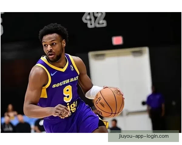 布朗尼回忆与父亲单挑比赛：赢得比赛后他不小心打碎了篮板