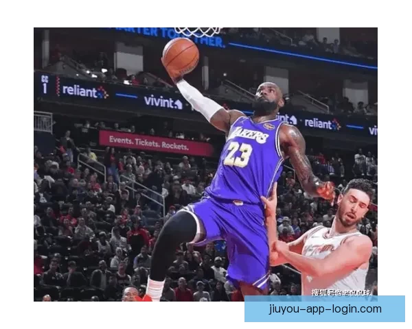 湖人豪取7连胜詹姆斯高效轰30分 多次炸扣激情庆祝完胜杜兰特